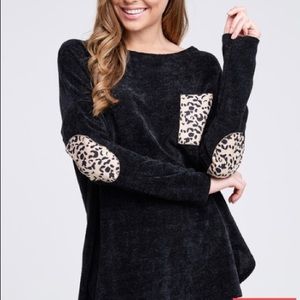 Knit Sweater with animal print contrast